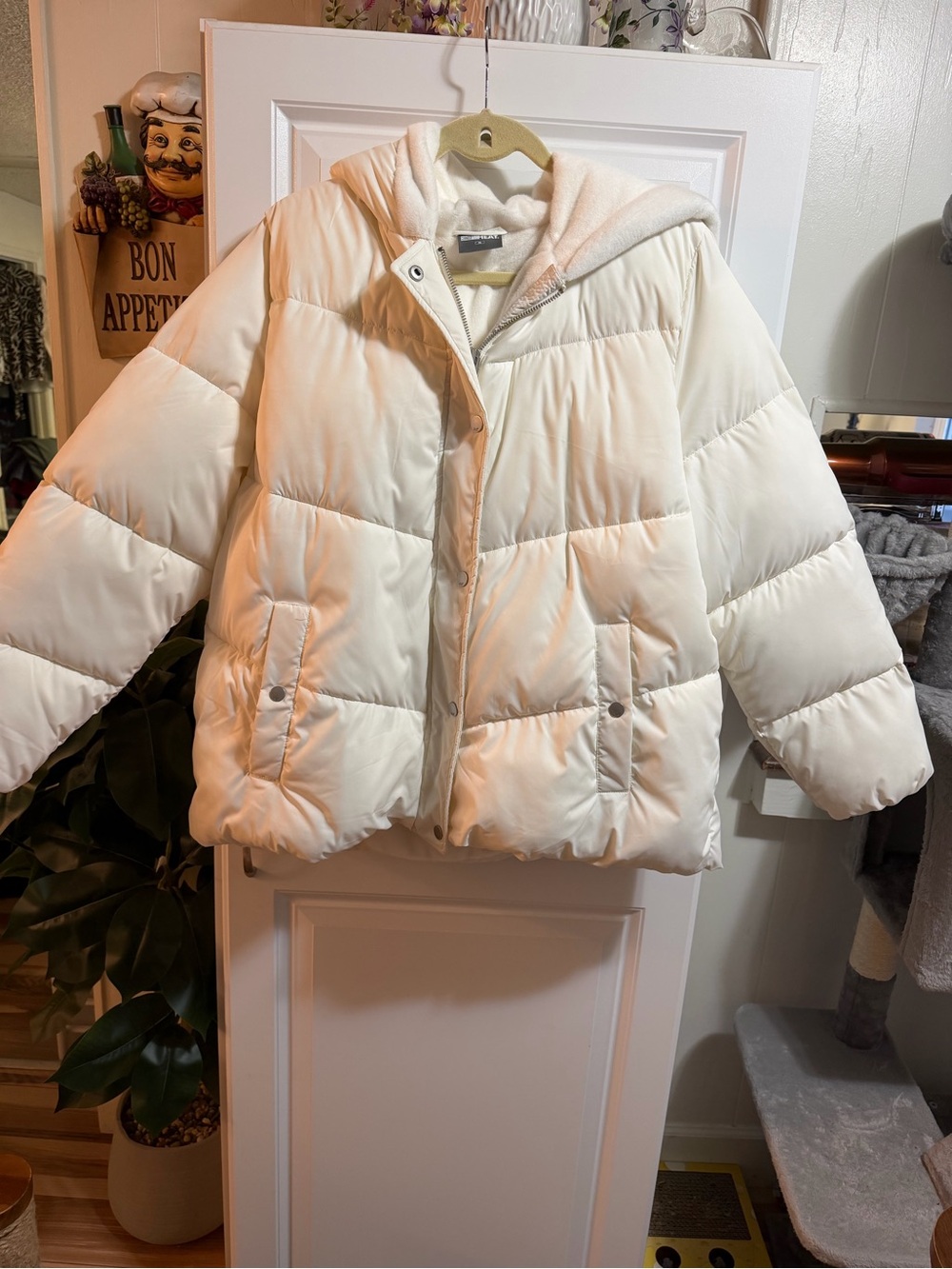 Brand New Women’s 32 Degree cream Puffer Jacket XL with brushed nickel hardware